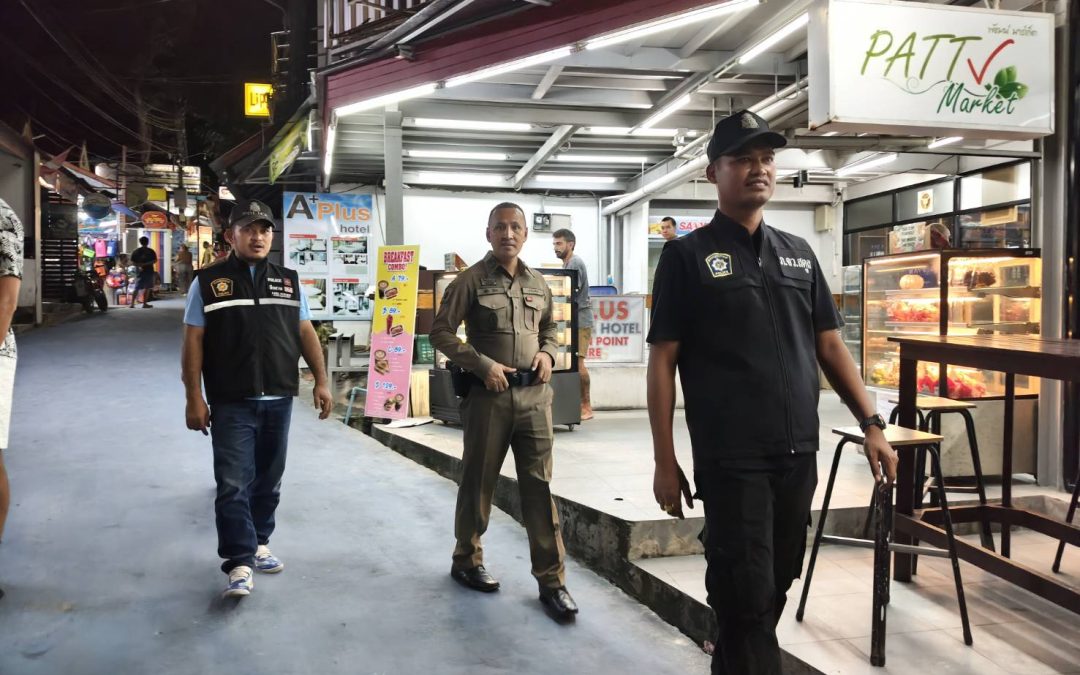 งานป้องกันปราบปราม เดินตรวจพื้นที่บริเวณผู้คนเดินสัญจร  
